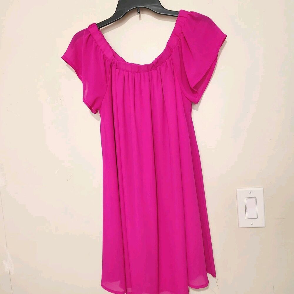 Style Rack Mini Dress Medium Fucsia Color On or Off Shoulder